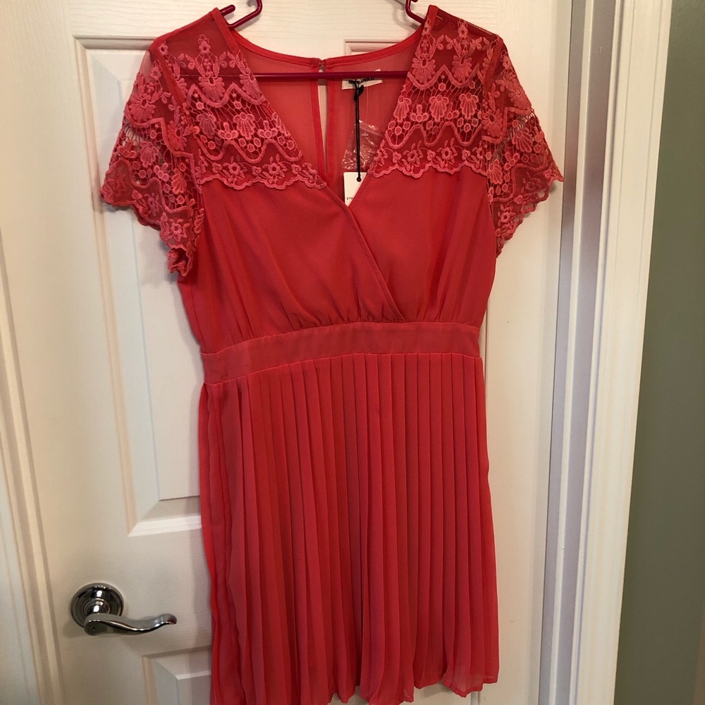 Accordion and Lace Detail Chiffon Dress